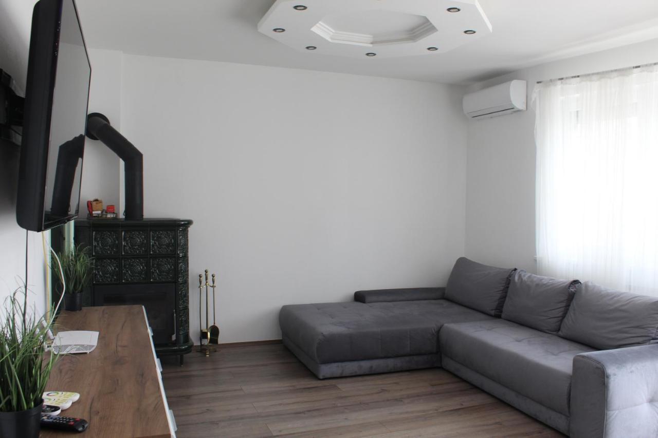 Sunny House Apartman แซแก็ด ภายนอก รูปภาพ